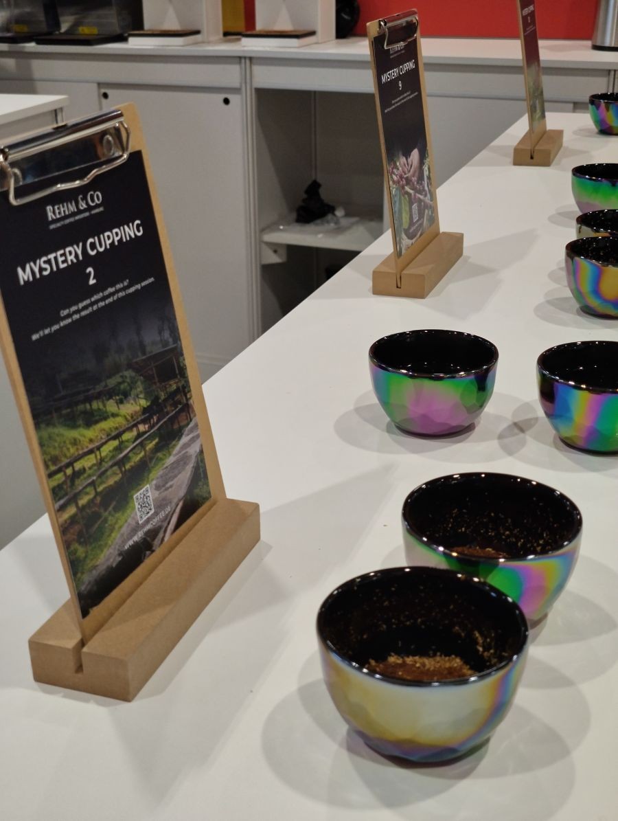 Cupping výběrových káv na World of Coffee 2025